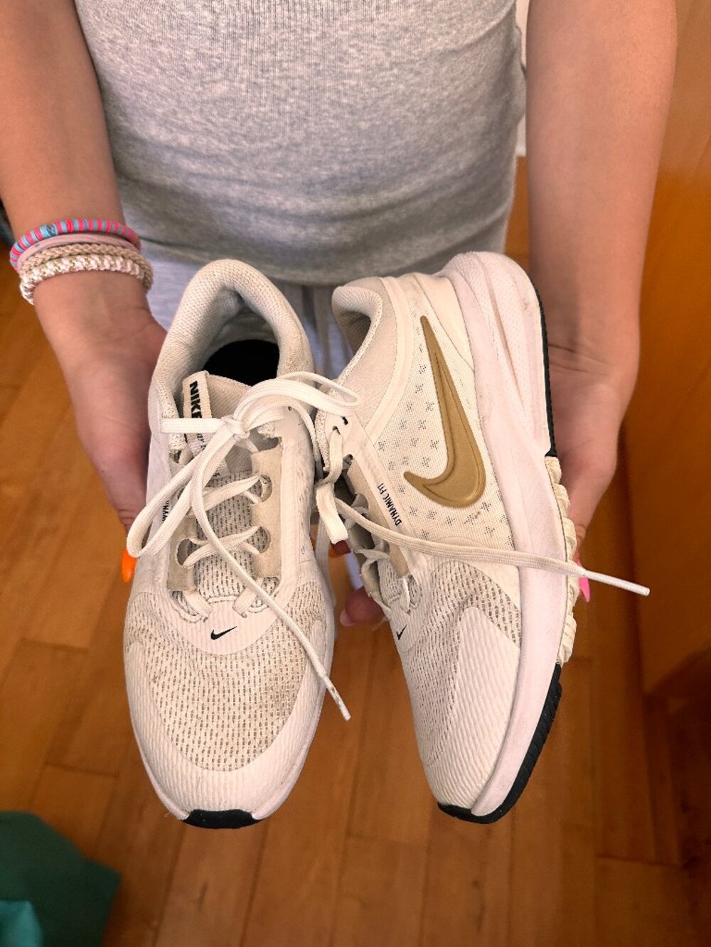 Nike Star Runner 5 White and Gold Dynamic Fit girls size 3.5